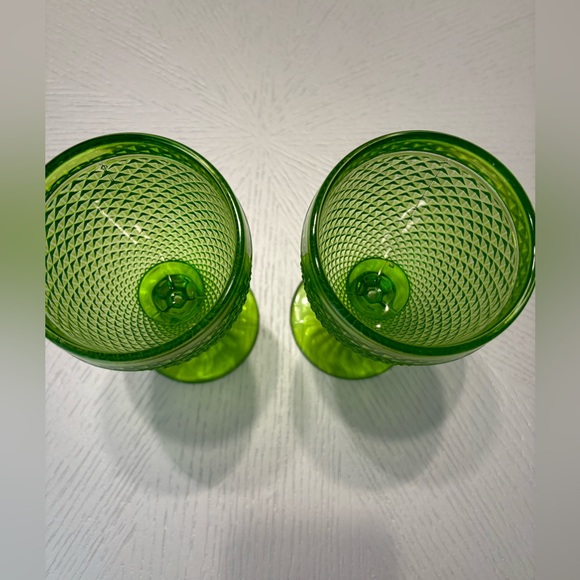 Light Green Diamond Point Wine Glasses Water Goblets Set of 2 - Picture 3 of 13